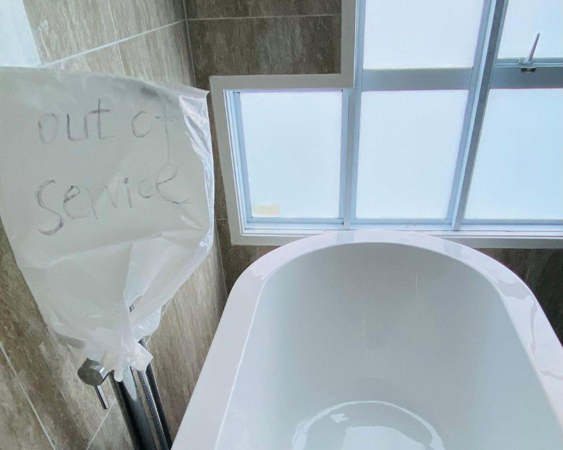 Queenroomsharedbathroom2Aldult-204 (Adults Only) Auckland Bagian luar foto